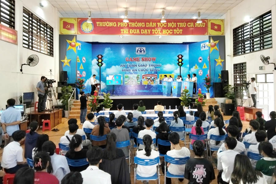Quang cảnh Chương trình Game show “An toàn giao thông – Bình an cuộc sống”.