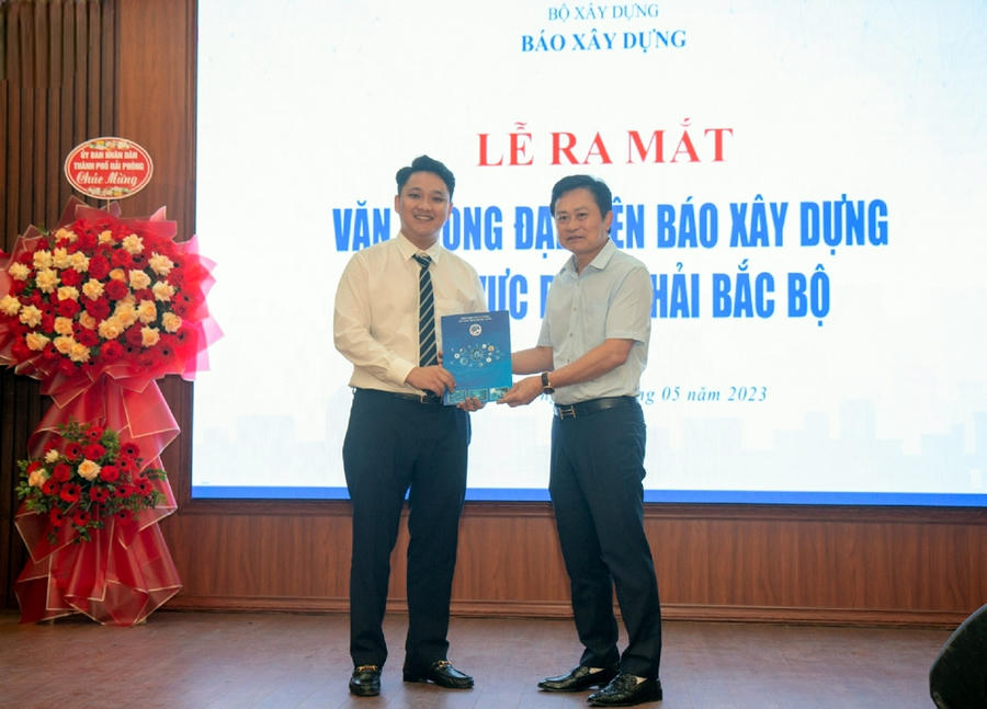 Ngày 12/5, tại trụ sở Sở Xây dựng thành phố Hải Phòng, Báo Xây dựng chính thức ra mắt Văn phòng đại diện khu vực Duyên hải Bắc bộ, nhằm đáp ứng nhu cầu phát triển của báo chí và thông tin của bạn đọc.