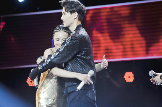 The Voice: Sau tất cả, Thu Phương bấm cứu ch&agrave;ng trai mang