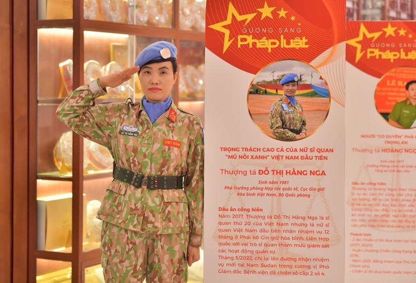 Thượng tá Đỗ Thị Hằng Nga