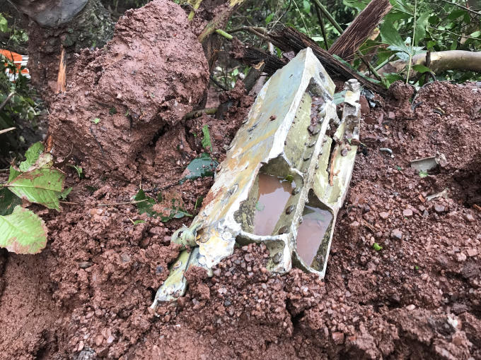 Tại hiện trường mùi dầu vẫn nồng nặc.