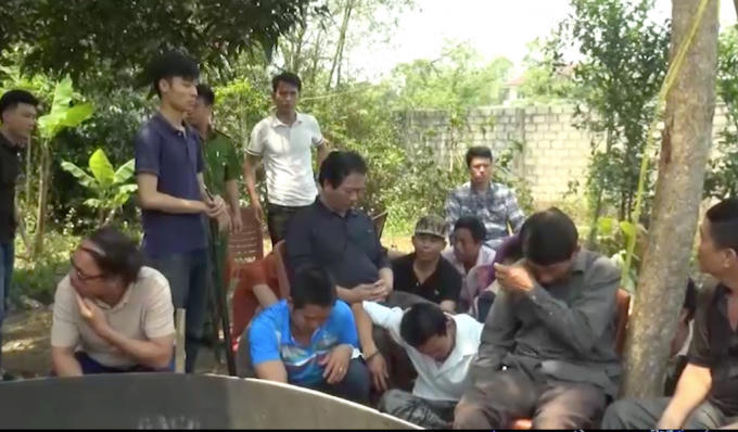 Các đối tượng tại sới gà mà lực lượng chức năng vừa triệt phá.