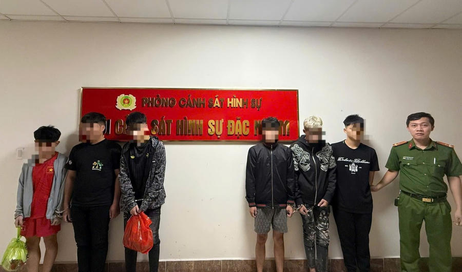 Các đối tượng gây rối trật tự công cộng tại phường Tân Hưng bị tạm giữ.
