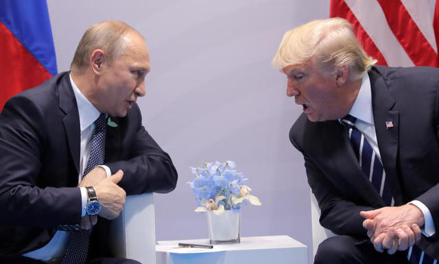 Đây là lần chạm mặt đầu tiên giữa Tổng thống Trump và Tổng thống Putin. (Ảnh: Reuters)