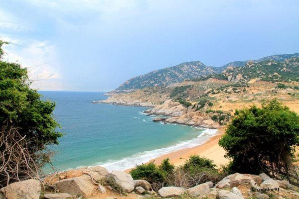 Vẻ đẹp tự nhiên hoang sơ, hùng vỹ của Mũi Dinh thu hút du khách tới Ninh Thuận.