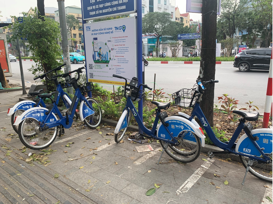Xe đạp sau khi được người dân sử dụng dịch vụ thì để không đúng quy định.