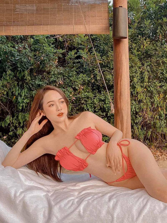 Phạm Thu Hằng được biết đến với những hình ảnh nóng bỏng, cuốn hút và khỏe khoắn. Số đo 3 vòng của Hằng là 88-62-92.