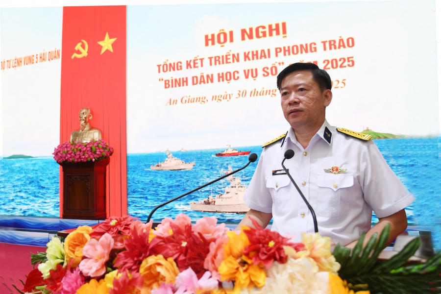 Đại tá Hoàng Quốc Hoàn phát biểu