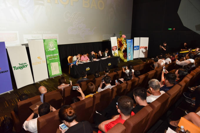 Buổi họp báo ra mắt MV Mưa trên cuộc tình.