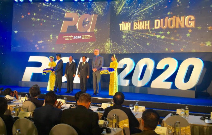 Trong số Top 10 tỉnh, thành phố đã xuất sắc đứng trong top 10 của “cuộc đua” PCI 2020, Bình Dương “ghi điểm” bởi thành tích nổi trội “vượt qua chính mình”.