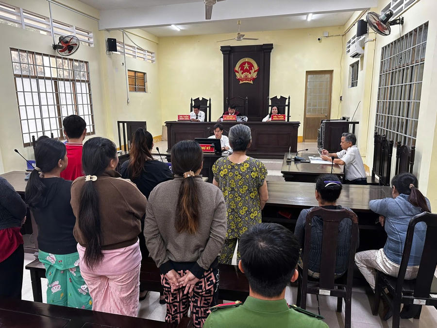 Các bị cáo tại phiên tòa.