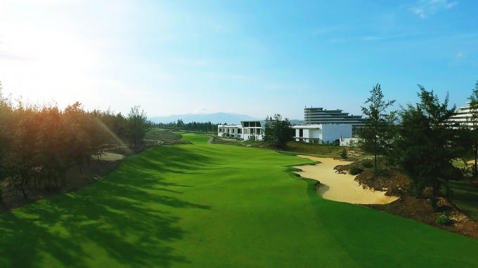 Một drive hướng rừng dương của FLC Quy Nhơn Golf Links