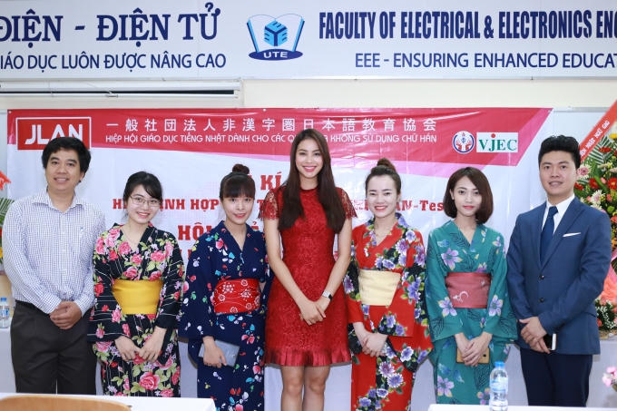 Hoa hậu Phạm Hương tham dự  sự kiện do Hiệp hội giáo dục ngôn ngữ Nhật Bản tổ chức.