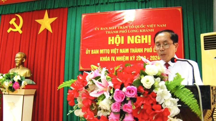 Ông Nguyễn Trung Tín với hiệp thương thống nhất, tín nhiệm 100% bầu giữ chức Chủ tịch UBMTTQVN thành phố khóa IV, nhiệm kỳ 2019 - 2024 phát biểu tại buổi lễ.