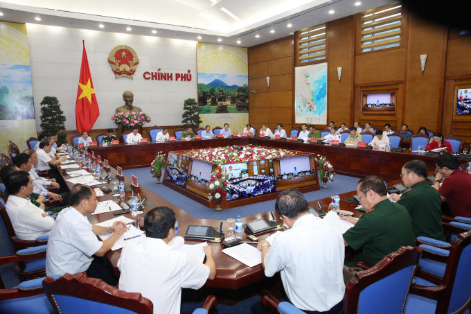 Phó Thủ tướng lưu ý các cơ quan truyền thông đẩy mạnh công tác tuyên truyền với các hình thức đa dạng, phong phú với việc mở các chuyên mục, chuyên trang trên các cơ quan truyền thông.