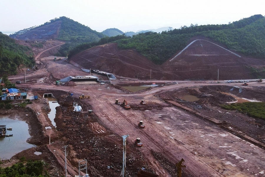 Đường Cao tốc Vân Đồn- Móng Cái đang được đẩy nhanh tốc độ thi công