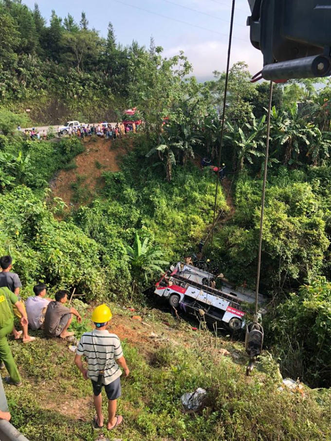 Cận cảnh nơi xe khách rơi xuống vực khiến 18 người thương vong tại Cao Bằng