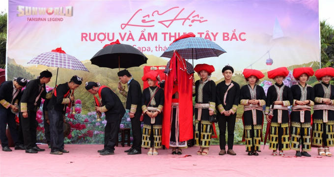Độc đ&aacute;o lễ cưới người Dao đỏ tại kh&ocirc;ng gian ẩm thực T&acirc;y Bắc Sun World Fansipan Legend