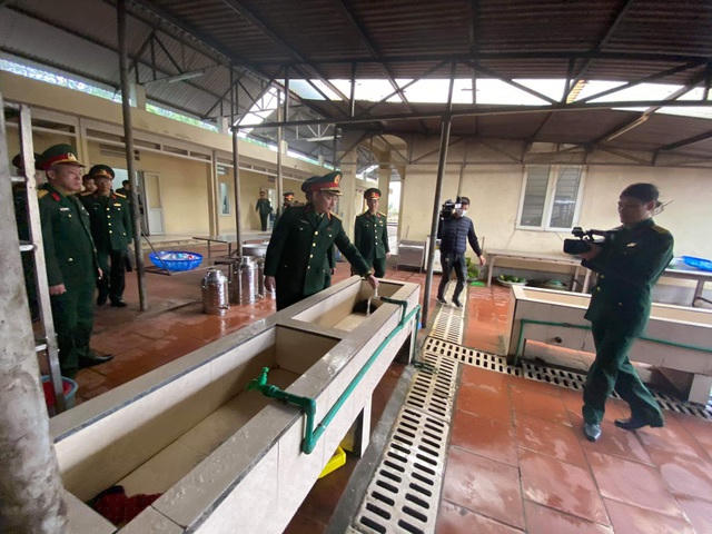 Đại tá Nguyễn Viết Thắng, Chủ nhiệm Quân y Bộ Tư lệnh Thủ đô cho biết, nếu được giao nhiệm vụ đơn vị này sẽ cử cán bộ, xe ra tận sân bay Nội Bài (Hà Nội) và sân bay Vân Đồn (Quảng Ninh) đón công dân Việt Nam trở về từ vùng dịch và cách ly họ ở 2 địa điểm tại Sơn Tây và Xuân Mai.