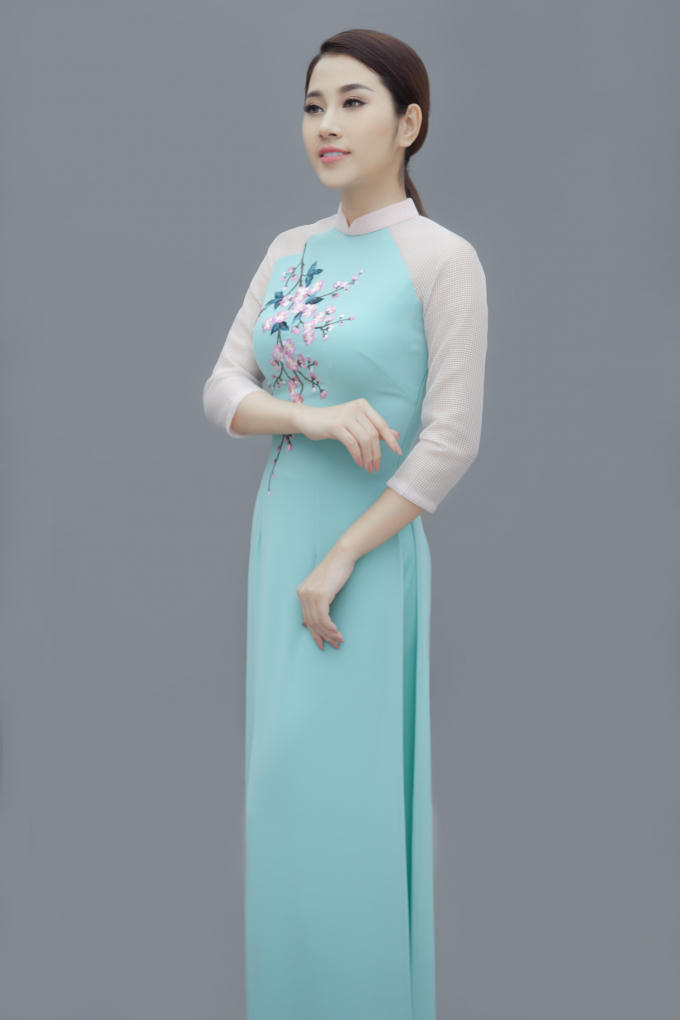 Ngọc nữ Bolero Tố My khoe đường cong quyến rũ trong những t&agrave; &aacute;o d&agrave;i nền n&atilde;