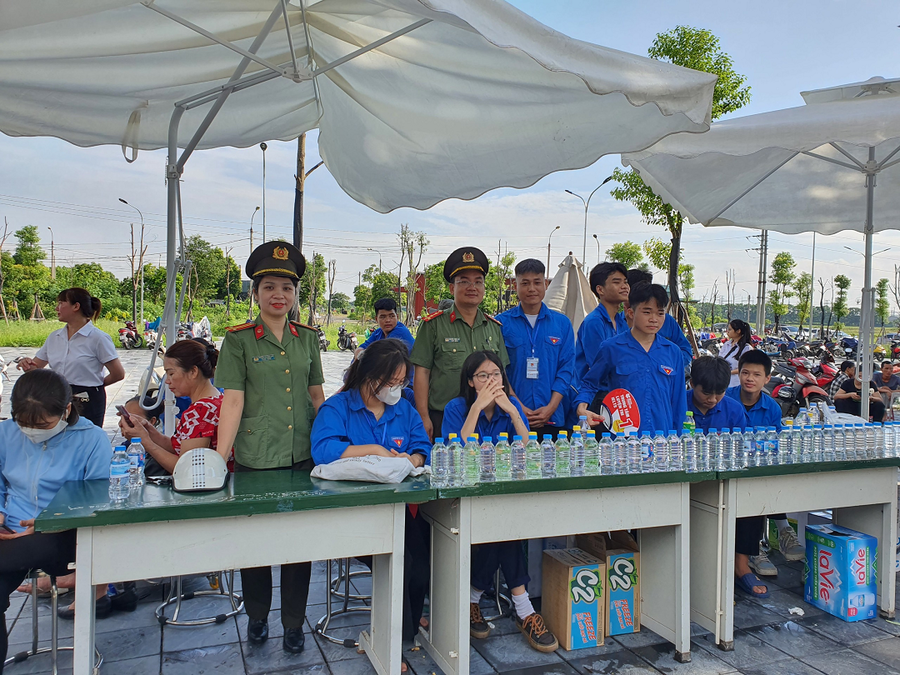 CAH Đông Anh phối hợp Đoàn Thanh niên huyện tiếp sức mùa thi 