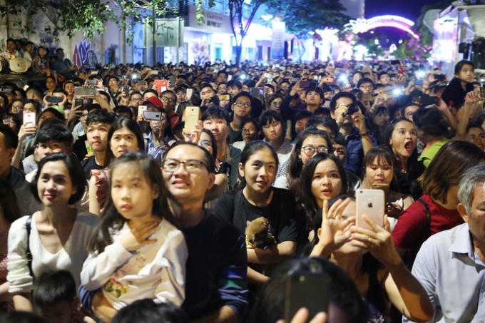 Thời gian bắn pháo hoa chào mừng năm mới 2019 ở TP HCM từ 0 giờ đến 0 giờ 15 phút ngày 1-1-2019 (kéo dài 15 phút)