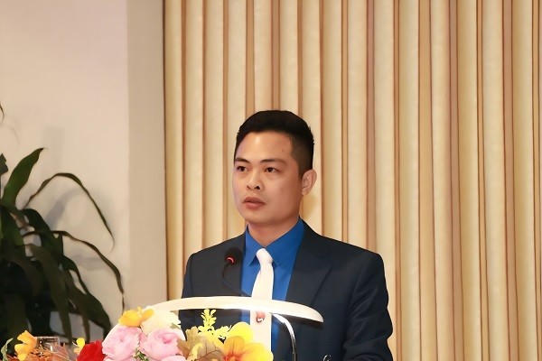 Anh Hoàng Việt Phương, Bí thư Đoàn Than Quảng Ninh phát biểu tại hội nghị.