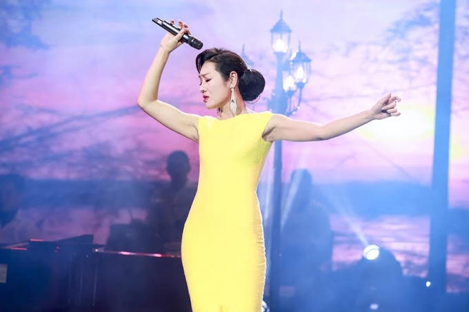 Minh Thu nồng nàn với "Anh còn nợ em"