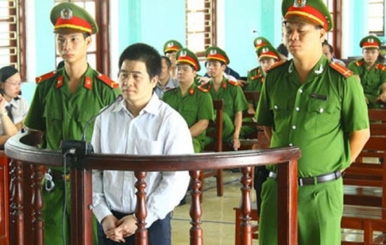 Tráng A Tàng trong phiên xét xử sơ thẩm đầu tháng 8/2015 (Ảnh: Đ.M)