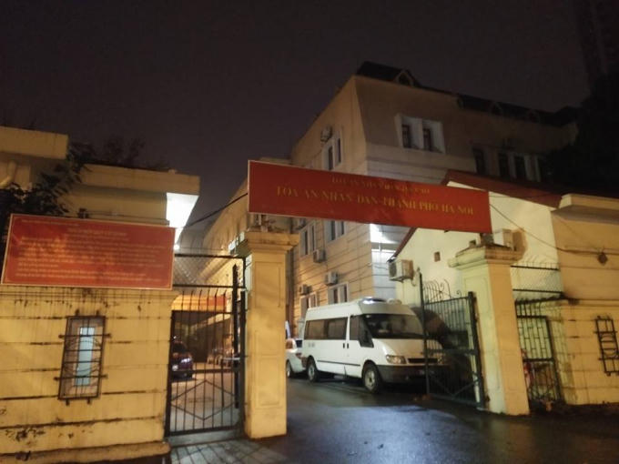 Những người không phận sự sẽ không được phép vào khu vực của TAND TP Hà Nội.