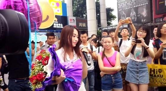 'Em không thích anh, em luôn coi anh là người bạn tốt nhất,' Mộc Mộc nói.