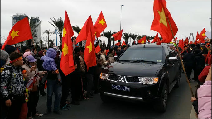 Xe dẫn đoàn chở đội tuyển U23 Việt Nam.