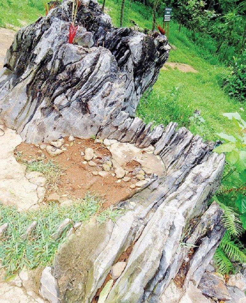 Bản đồ Tổ quốc bằng đá tự nhiên ở cổng trời.