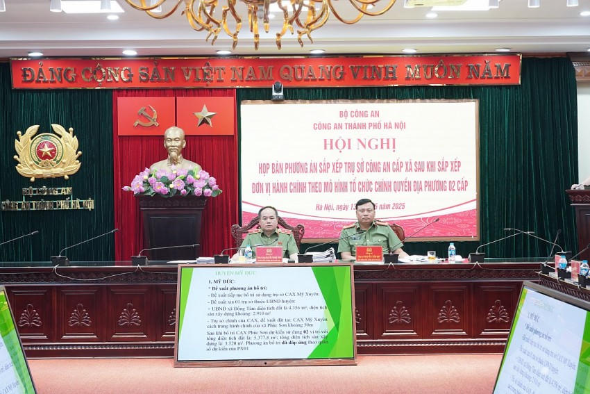 Thiếu tướng Nguyễn Thanh Tùng – Giám đốc CATP chủ trì Hội nghị, Đại tá Nguyễn Tiến Đạt – Phó Giám đốc CATP.
