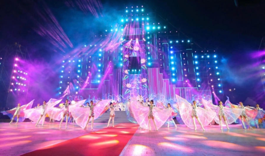 Một tiết mục văn nghệ tại Lễ khai mạc Festival Hoa Đà Lạt năm 2022. Ảnh: T.H