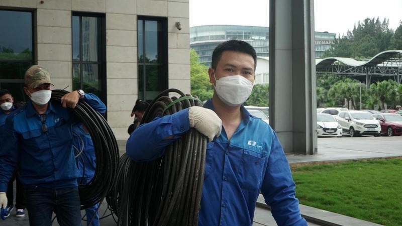 Đội ngũ kỹ thuật viên viễn thông của VNPT trong những ngày gấp rút chuẩn bị và phục vụ cho SEA Games 31.