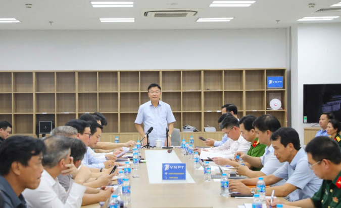 Phó Thủ tướng Lê Thành Long đề nghị Bộ Y tế báo cáo Thủ tướng việc xử lý các vướng mắc cho dự án cơ sở 2 Bệnh viện Bạch Mai và Việt Đức trước 20/7 - Ảnh: VGP/Đức Tuân