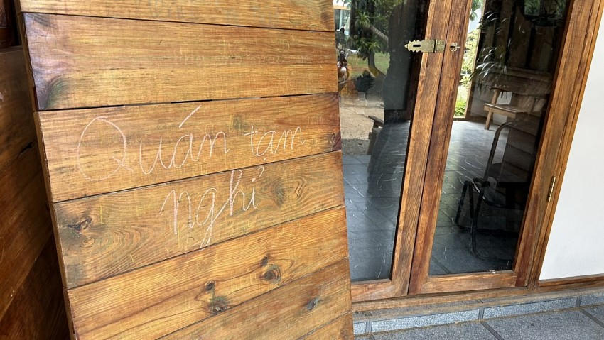 Quán cafe đã phải tạm nghỉ.