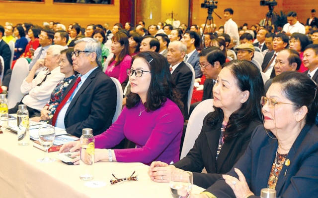 Trí thức là vốn liếng quý báu của dân tộc