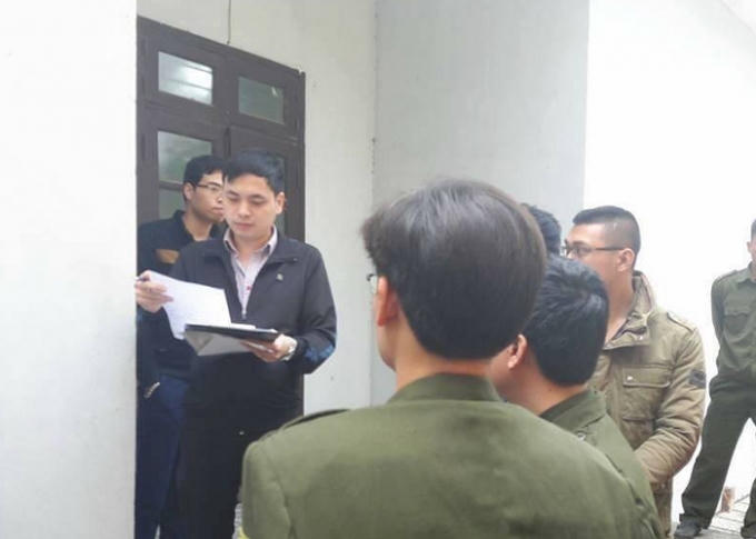 Lực lượng chức năng có mặt tại bệnh viện đa khoa Hoài Đức để tiến hành điều tra vụ án.
