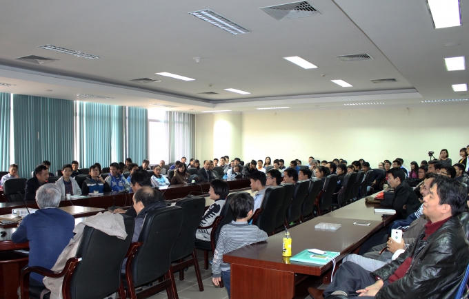 Lễ tổng kết thu hút rất đông những người yêu thích Toán học. (Ảnh: Đức Biên)