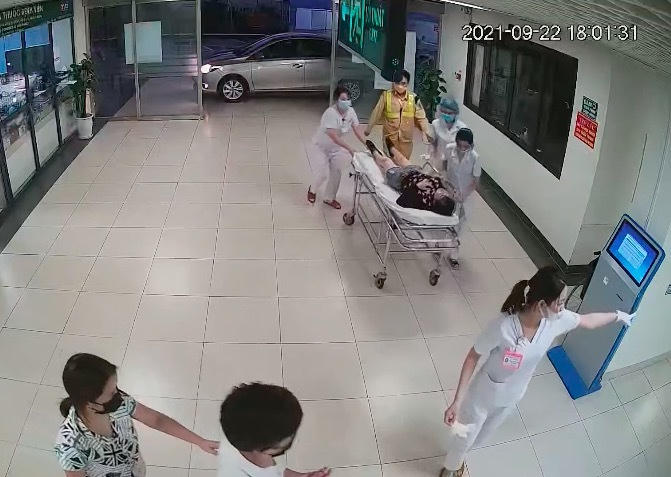 nu-tai-xe-dot-ngot-dau-tim-tren-cao-toc-may-man-khi-gap-csgt