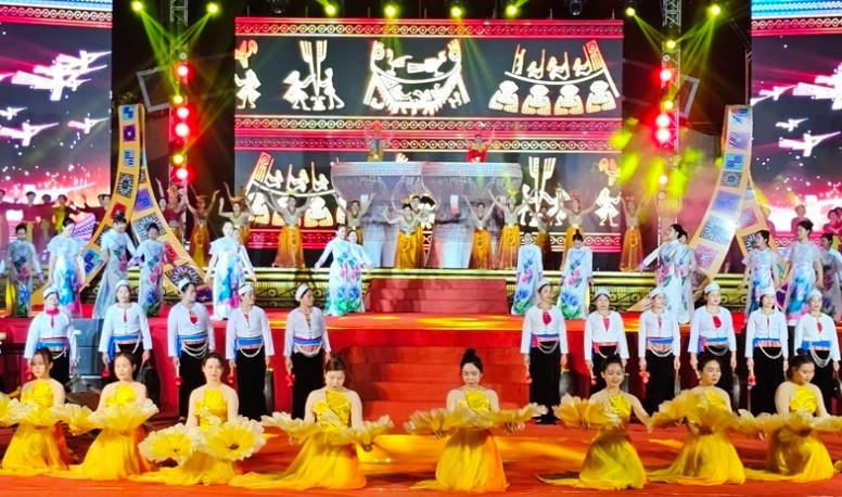 Các đoàn nghệ thuật cùng hội diễn "Xuân về trên quê Thanh".
