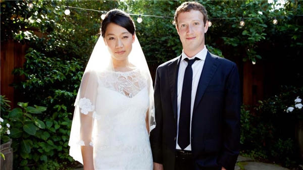 Ngày 19/5/2012, chàng tỷ phú Mark Zuckerber kết hôn với bạn gái thuở "hàn vi". Ảnh: internet