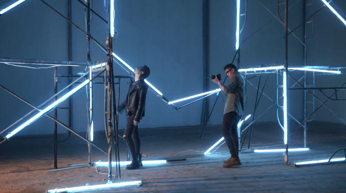 Vicky Nhung thức trắng đêm dầm mưa, run rẩy cả đêm vì MV mới