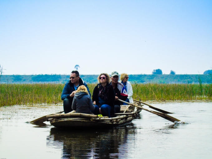 Du thuyền trên đầm Vân Long