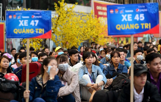 Đây là những chuyễn xe miễn phí dành riêng cho các đối tượng có hoàn cảnh khó khăn, đặc biệt là 4 tỉnh miền Trung chịu nhiều ảnh hưởng lũ lụt. Từ tháng 12, 5.000 vé xe miễn phí được phát qua hình thức đăng ký tại www.tetsumvay.vn.