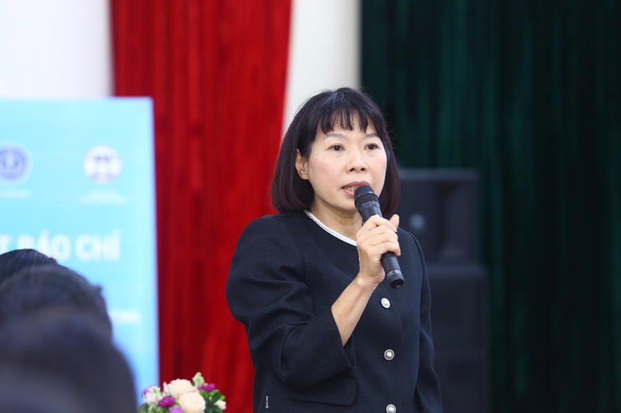 Ths Hoàng Hồng Mai, Phó trưởng phụ trách Văn phòng Chương trình tiêm chủng quốc gia chia sẻ với báo chí - Ảnh: VGP/HM.