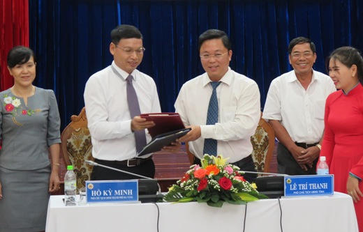 Lãnh đạo tỉnh Quảng Nam và TP Đà Nẵng trong buổi lễ ký kết Quy chế thành lập Ban điều phối.