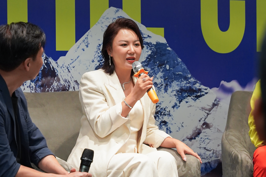 Luật sư - doanh nhân Céline Nguyễn Thanh Nhã - người phụ nữ Việt đầu tiên đặt chân lên đỉnh Everest.